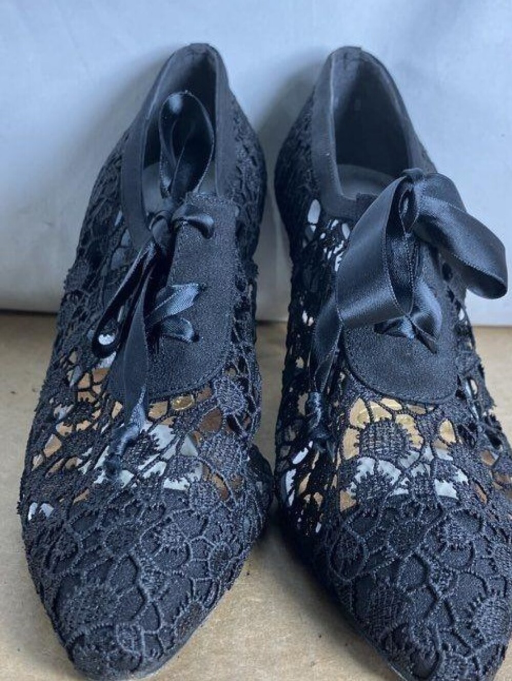 RARE Vintage Stuart Weitzman Black Lace Court Heels Shoes Sz 7